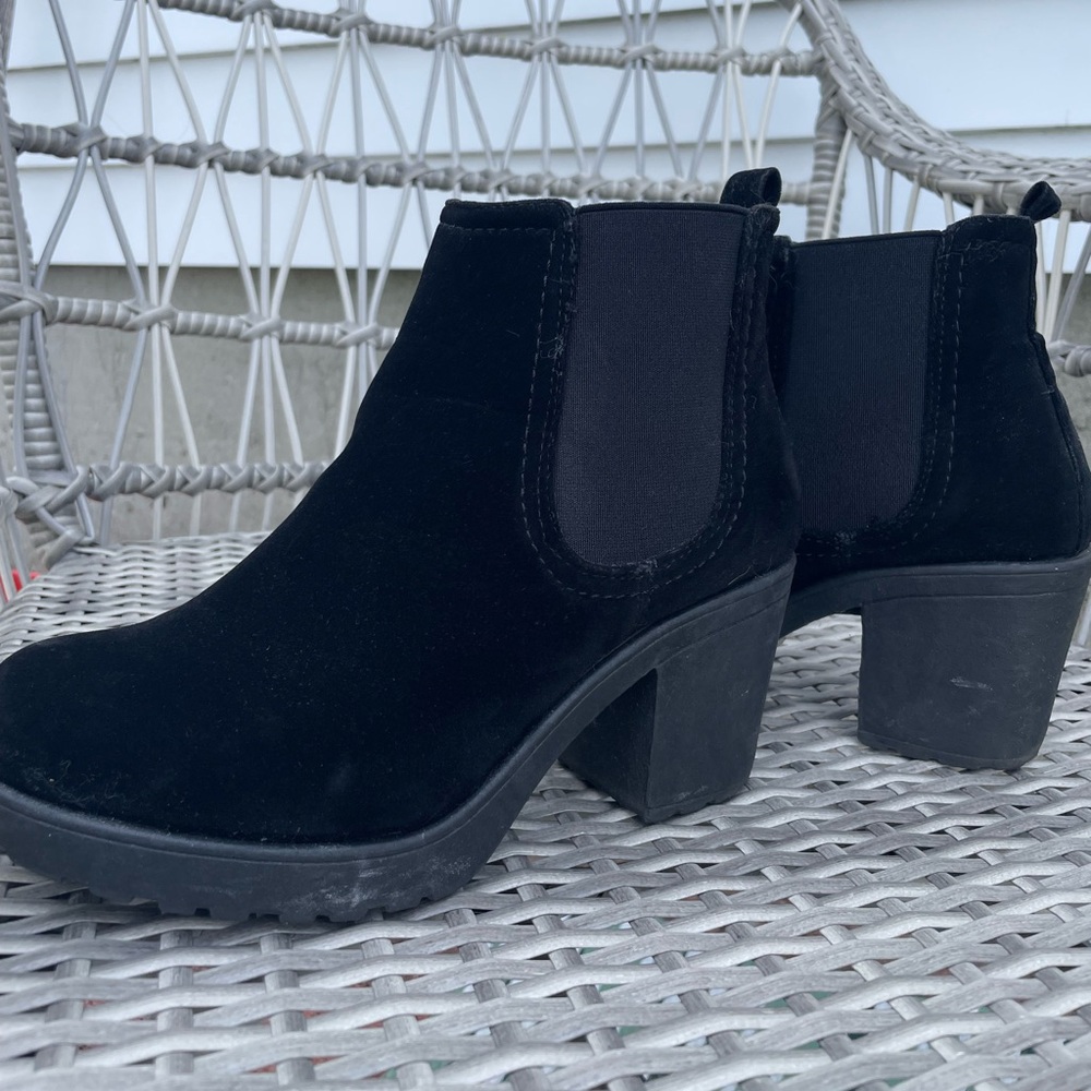 Black Faux Suede Round Toe Block Heel Chelsea Boots